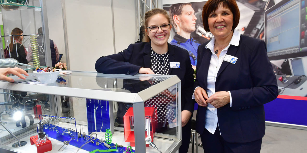 Intec-2017 Tabea und Judith Schäfer auf der Intec in Leipzig