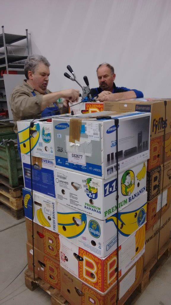 Pakete für Rumänien-Weihnachtsaktion bei Bahner und Schäfer